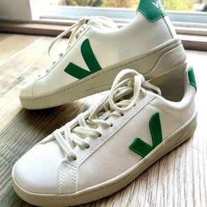 NWOT Women's Veja Urca sneakers, White Emeraude color, size 40 ($185 retail!)